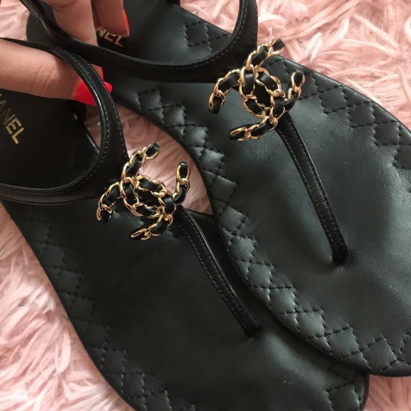 *SOLD* CHANEL lambskin black sandals - Picture 4 of 10